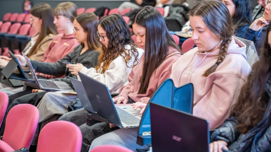 La voz de una estudiante de La Rioja que alerta: “Estamos más polarizados y eso agrava la exclusión social”