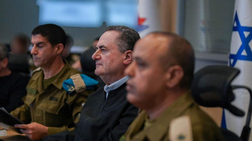 El ministro de Defensa israelí, Israel Katz (centro), durante una reunión en el marco de la ofensiva lanzada el 28 de febrero por Estados Unidos e Israel contra Irán