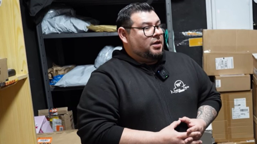 Antonio, dueño de un supermercado que es Punto Pack en una entrevista al youtuber Adrián G. Martin