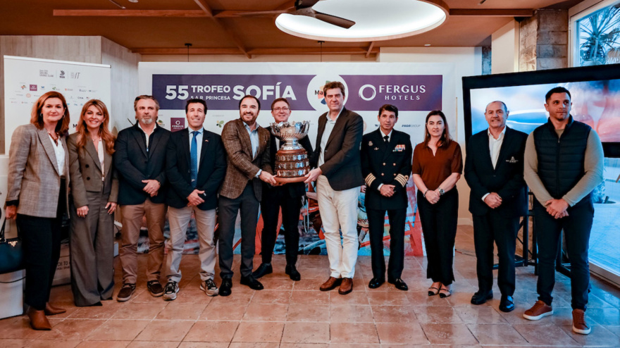 Foto de familia de la presentación del Trofeo Princesa Sofia
