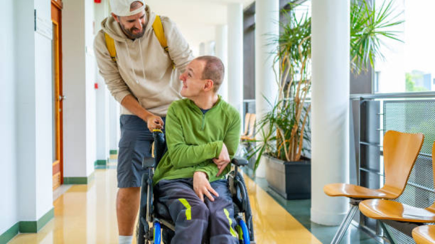 Cuidador y paciente de ELA