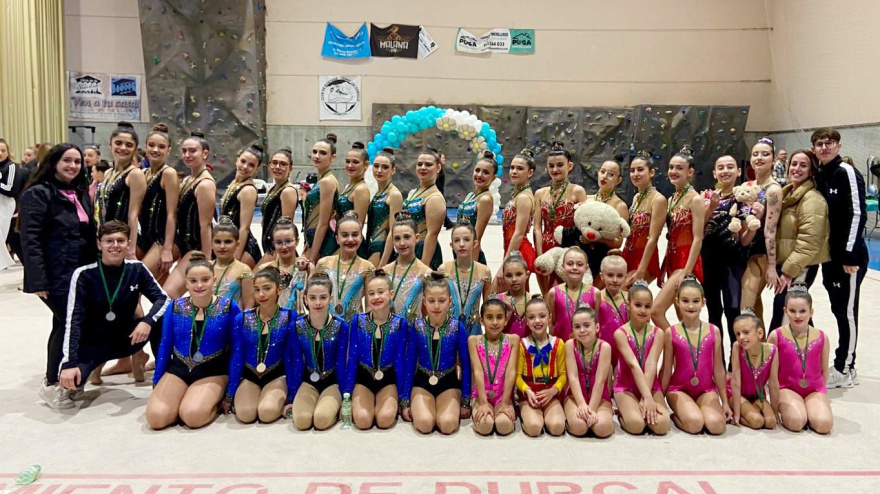 Uno de los grupos del Club Gimnasia Rítmica Costa Tropical que se desplazó a Dúrcal