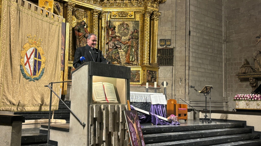 El obispo de La Rioja, Santos Montoya, llama a "interpretar el lenguaje de la Semana Santa" en el pregón de Logroño 2026