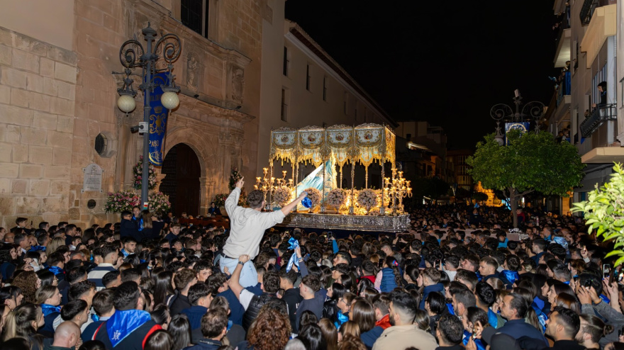 Multitudinaria serenata a la Virgen de los Dolores con la que arranca la Semana Santa