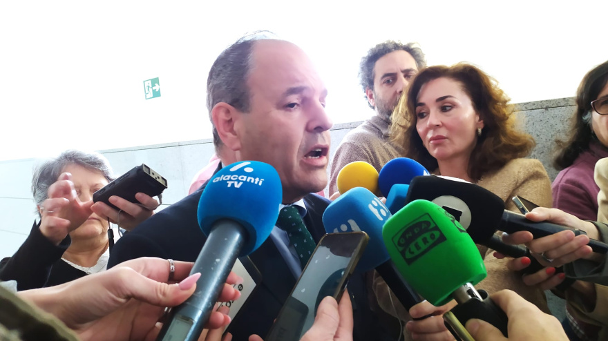 Carlos Baño en su declaración ante los medios de comunicación