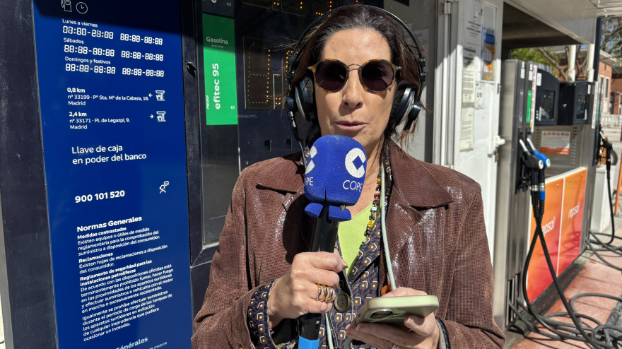 Pilar García de la Granja desde una estación de servicio en Madrid