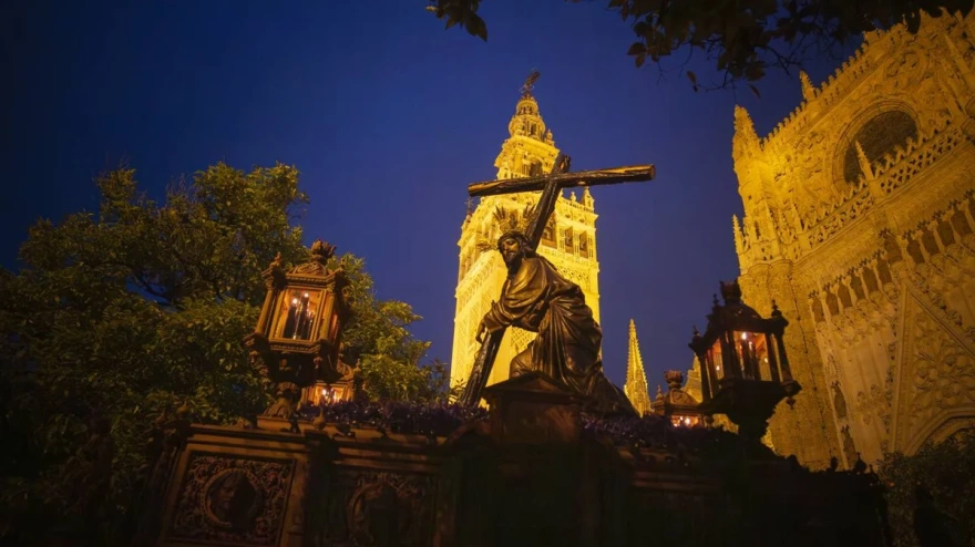Viernes de Dolores: Seis hermandades hacen estación de penitencia en Sevilla