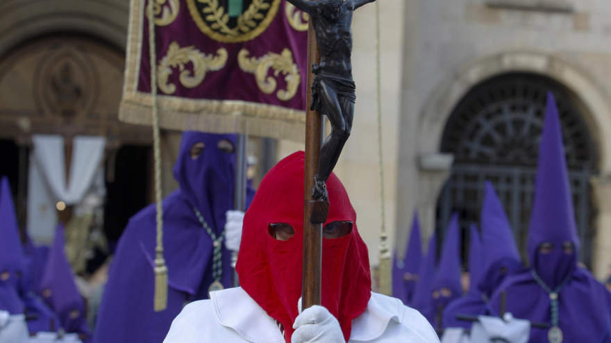 Procesión en la Semana Santa de Gijón (2025)