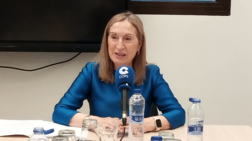 La exministra Ana Pastor durante su intervención en el programa Converses