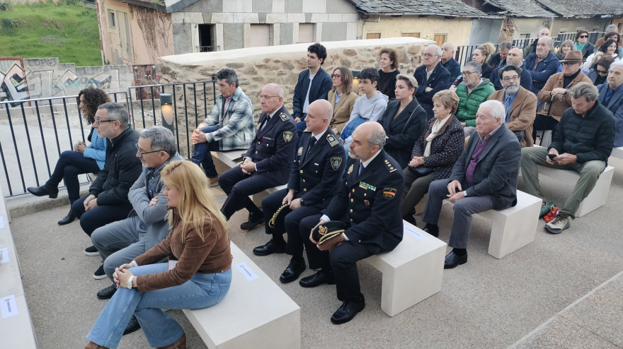 Ponferrada (León) estrena un nuevo ágora cultural junto al Castillo en homenaje al artista Ángel Ruiz