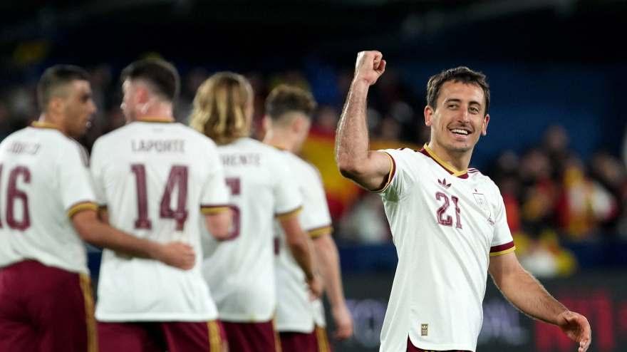 Mikel Oyarzabal celebra su segundo gol contra Serbia