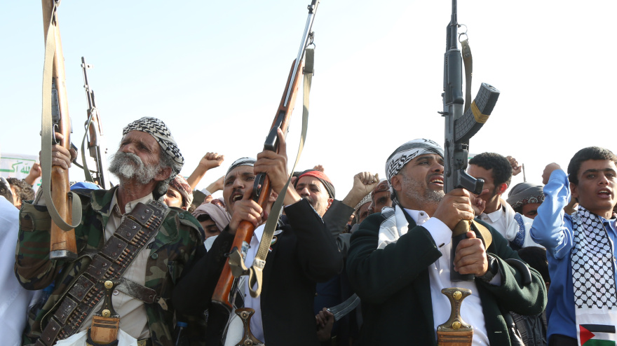 Simpatizantes de la insurgencia hutí de Yemen durante una marcha en Saná, la capital del país