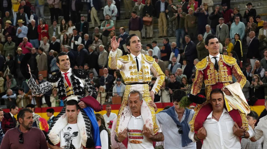 Emilio de Justo, Juan Ortega y Pablo Aguado, a hombros en Almendralejo