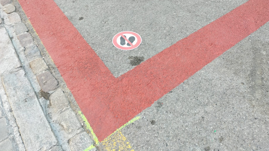 Líneas rojas pintadas en la Carrera Oficial de la Semana Santa