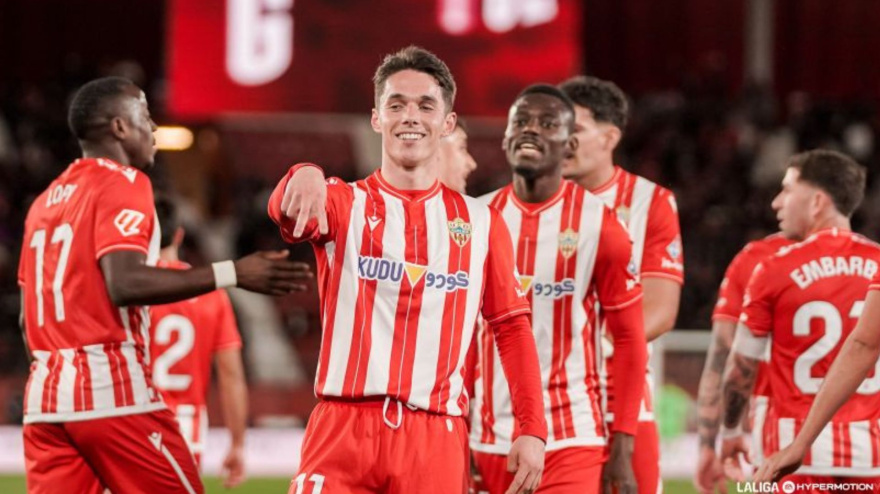 Sergio Arribas celebra uno de sus dos goles contra la Real Sociedad B