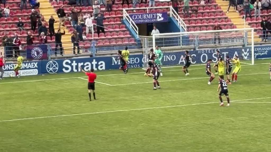 Penalti parado por Robador en el minuto 94