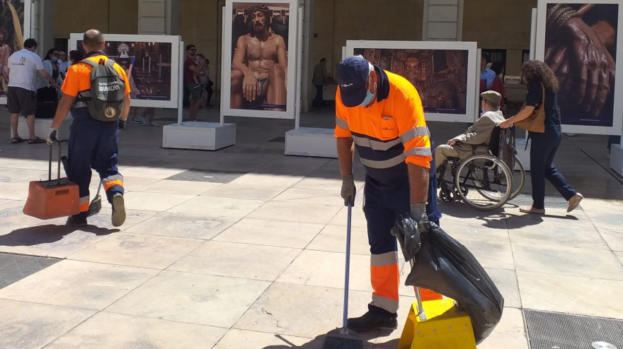 Alicante activa el dispositivo especial de limpieza de Semana Santa con 60 equipos mecanizados y 89 operarios