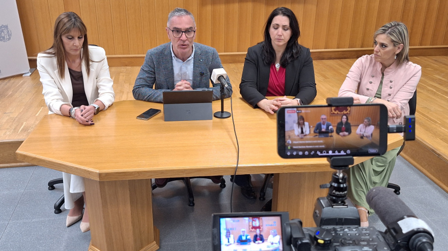 El alcalde de Bailén detalla el conflicto con la constructora de la residencia y garantiza que "se va a hacer sí o sí"