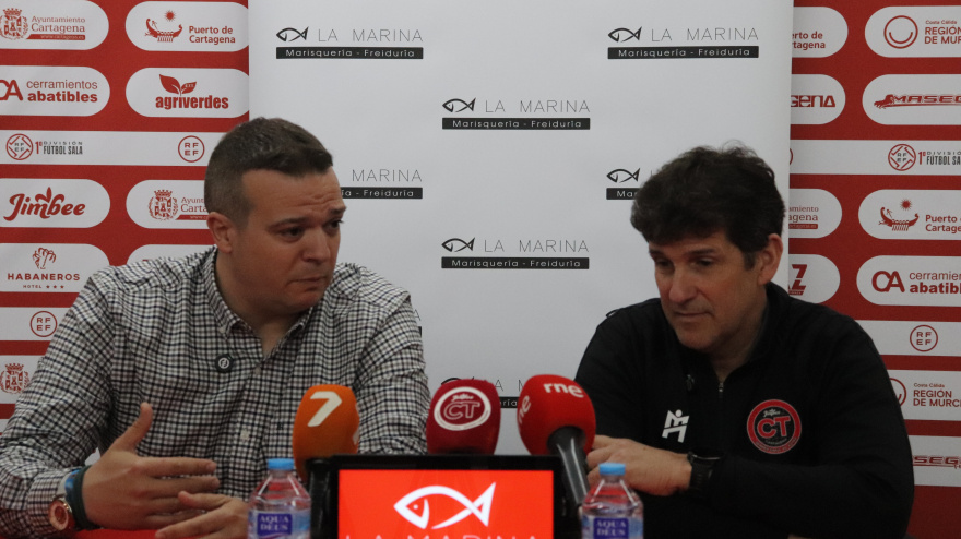 Duda junto a uno de los patrocinadores del club