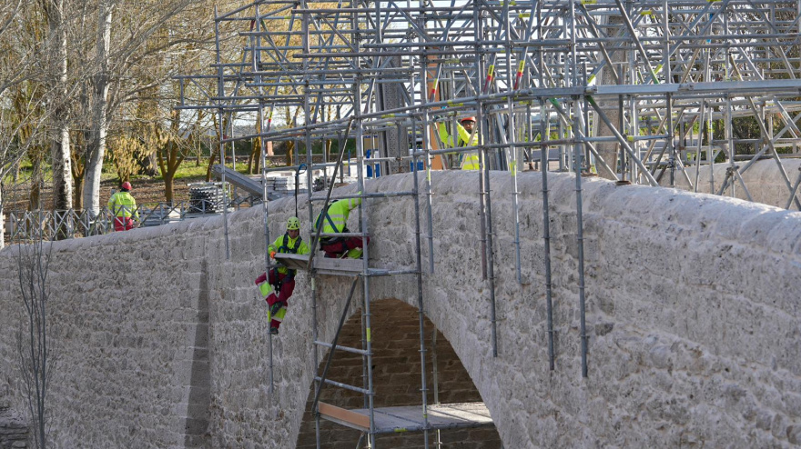 La inversión millonaria en la provincia de Valladolid para salvar los puentes sobre el río Cega: "Estaba en ruina inminente"