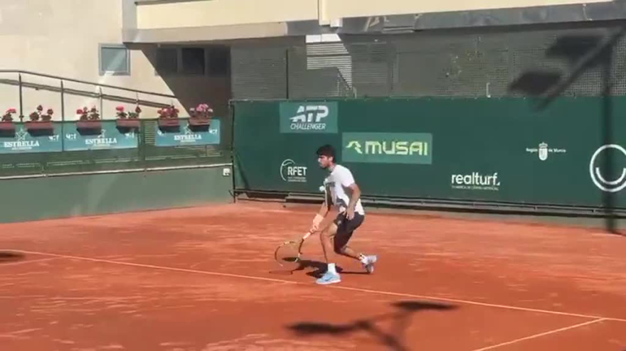 Carlos Alcaraz se entrena en el Real Murcia Club de Tenis