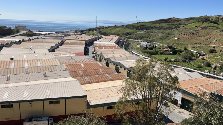 Vista general del Polígono del Tarajal en Ceuta, próximo a la frontera con Marruecos donde se localizó una infraestructura subterránea presuntamente utilizada para el traslado de droga.