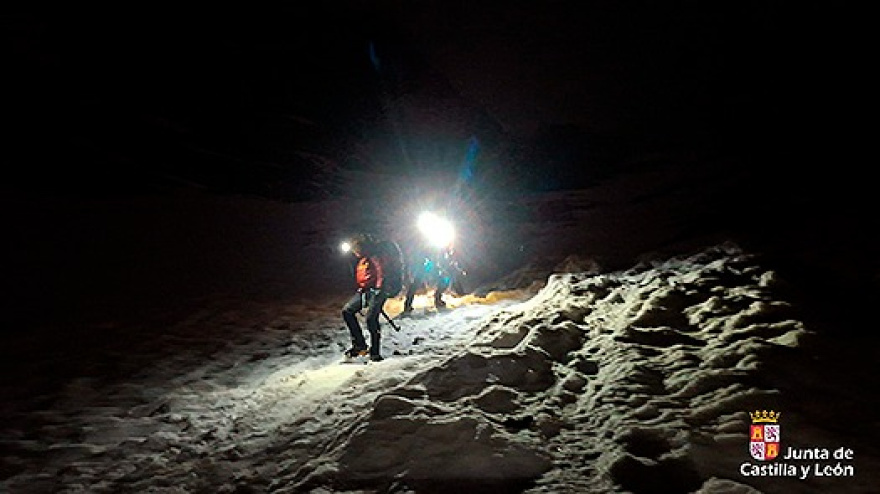 Así es el angustioso rescate de siete horas a dos montañeros atrapados en el pico Curavacas