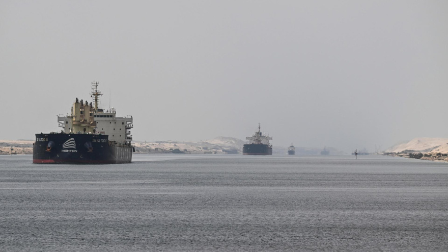 Buques en el Canal de Suez