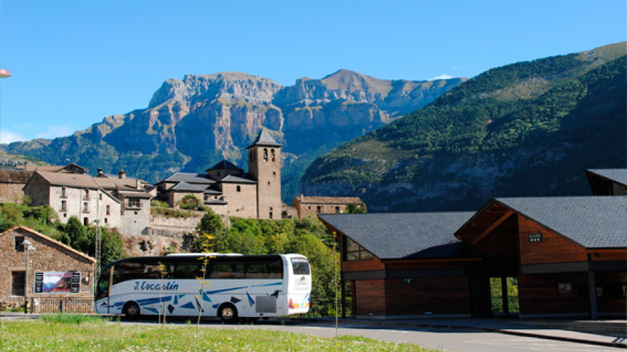 Los autobuses circulan entre Torla y la pradera de Ordesa