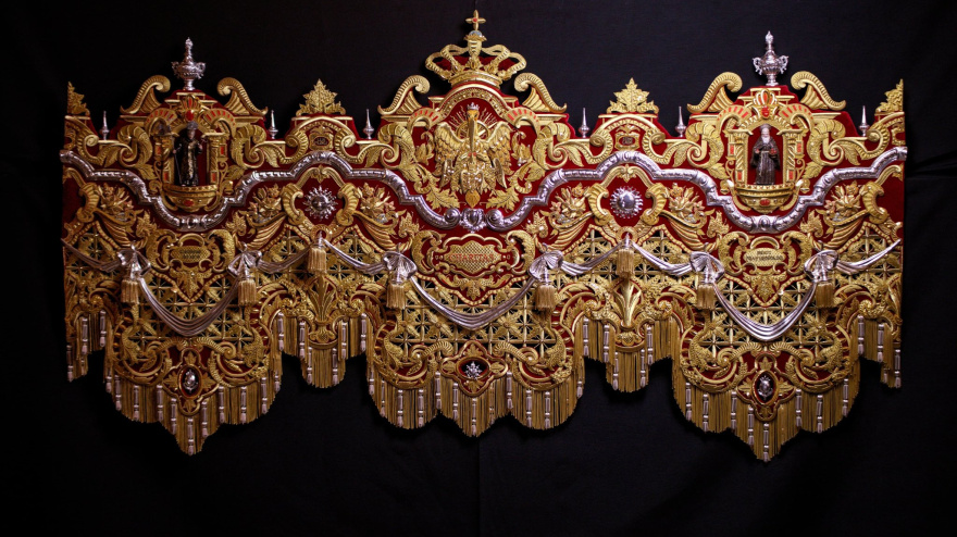 Frontal del palio de la Virgen de la Caridad que será estrenado este Martes Santo
