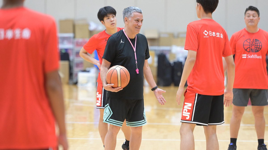Alejandro Martínez en un entrenamiento en su etapa en Japón