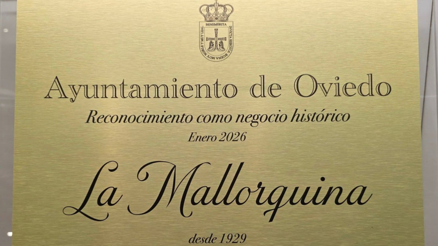 Placa conmemorativa del Ayuntamiento de Oviedo a la Mallorquina