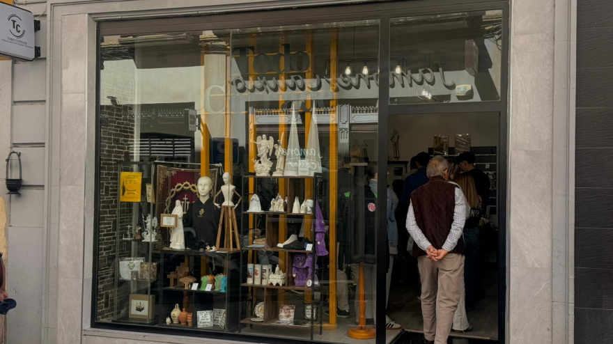 Entrada a la tienda de Todo cofrade