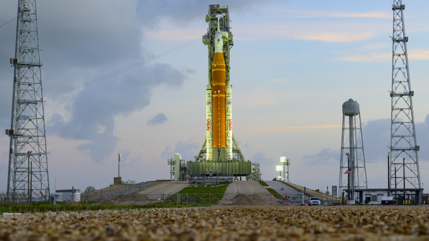 31 March 2026, US, Merritt Island: NASA's Space Launch System (SLS) rocket, with the Orion capsule atop, is seen on Launch Complex 39B, as preparation continues for the Artemis II crewed flight to the moon. Photo: Jennifer Briggs/ZUMA Press Wire/dpaJennifer Briggs/ZUMA Press Wire/ DPA31/3/2026 ONLY FOR USE IN SPAIN