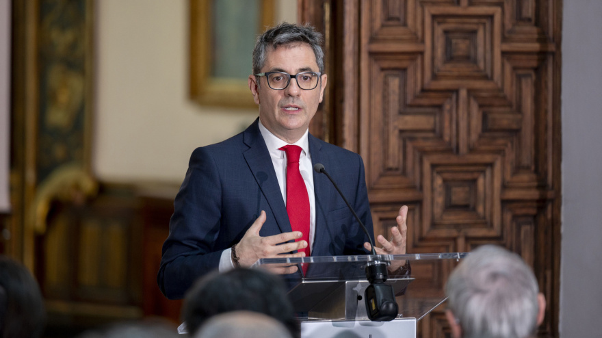 El ministro de la Presidencia, Justicia y Relaciones con las Cortes, Félix Bolaños, ofrece declaraciones tras el acuerdo para reparar a víctimas de abusos prescritos, en la sede del Defensor del Pueblo, a 30 de marzo de 2026, en Madrid (España).