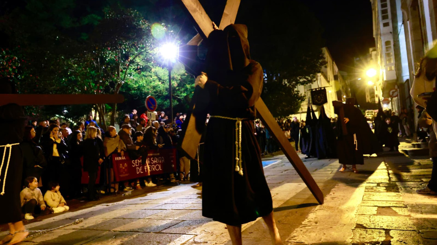 Un momento de la procesión de este Miércoles Santo en la calle Méndez Núñez