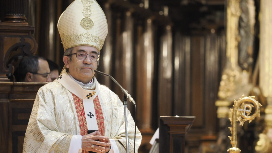 Monseñor Luis Arguello, durante la homilía de la Misa Crismal en la Catedral de Valladolid