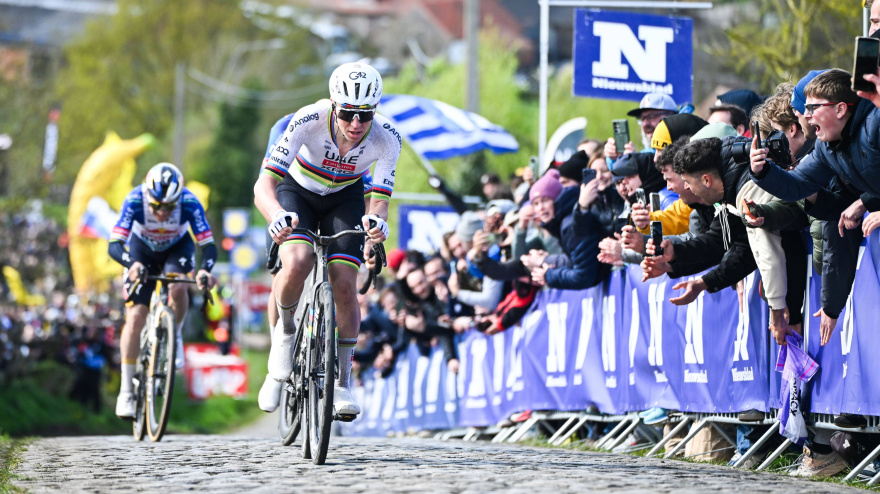 Tadej Pogacar ha conquistado su tercer Tour de Flandes por delante de Van der Poel.