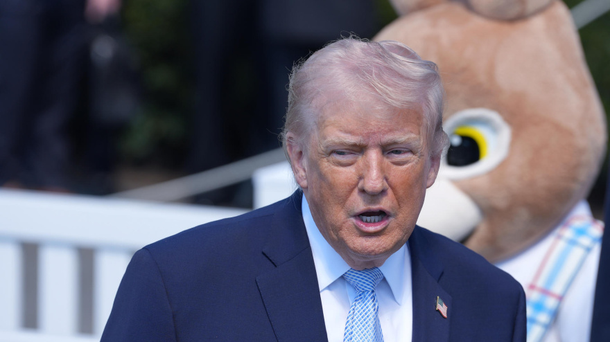 El presidente de Estados Unidos, Donald Trump, charlando con los periodistas en la celebración de la Pascua en la Casa Blanca