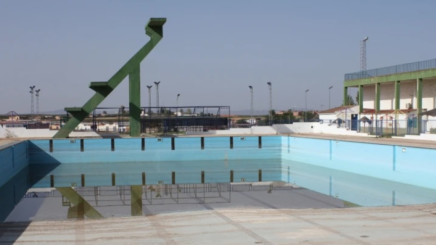 La piscina de verano de Almendralejo estuvo cerrada tres años. Fue abierta, tras su reforma, en junio de 2023