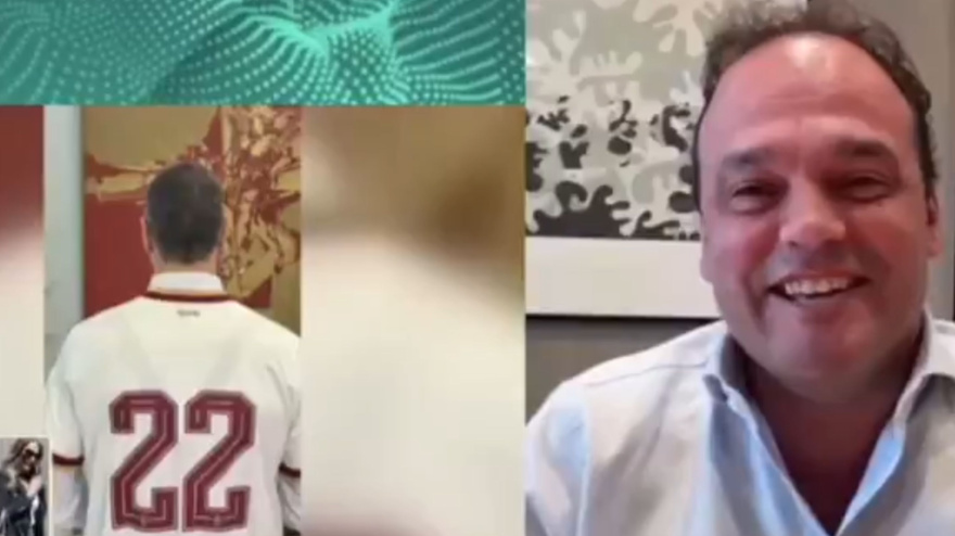 El economista José Carlos Díez comentando la foto de Pedro Sánchez con la camiseta y los datos de empleo