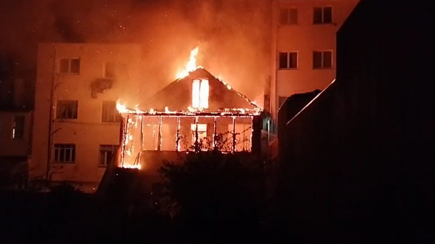 Parte trasera durante el incendio