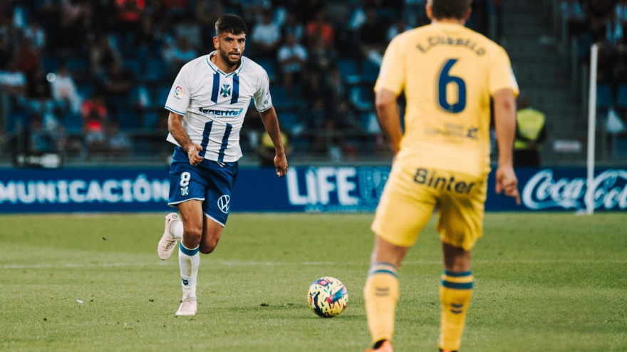 Javi Alonso en un partido con el CD Tenerife