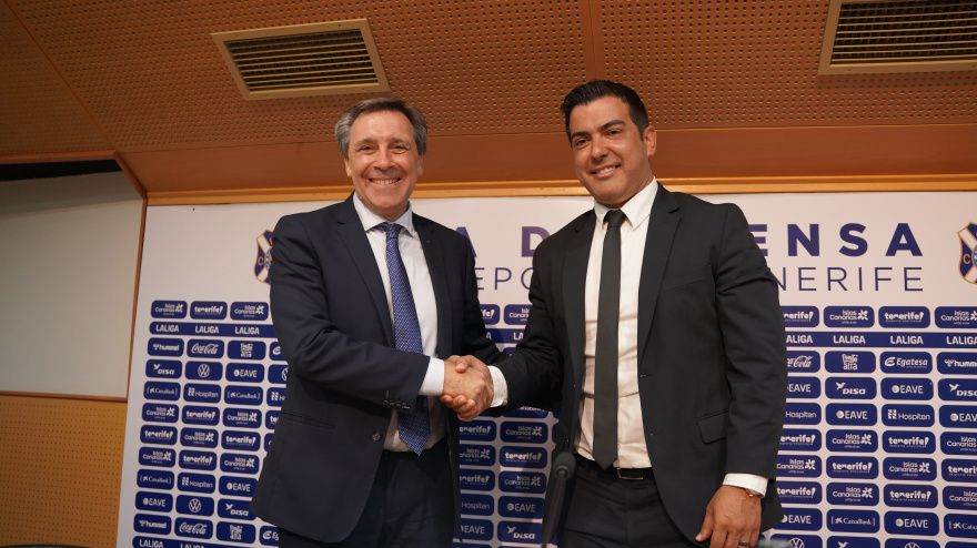 Felipe Miñambres y Rayco García, en una rueda de prensa.