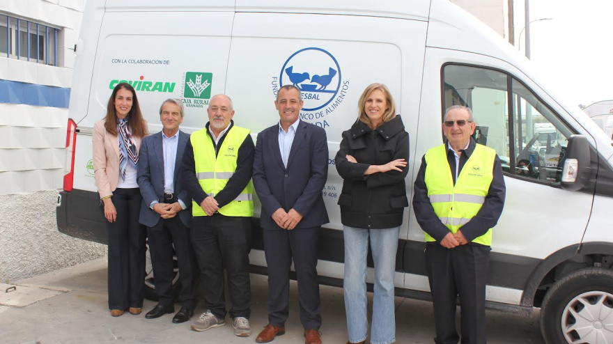 La Fundación Banco de Alimentos incorpora unanueva furgoneta eléctrica con la colaboración deFundación Caja Rural Granada y Covirán
