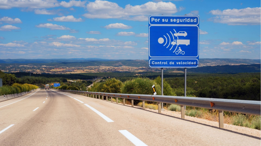 Cartel de aviso de radar