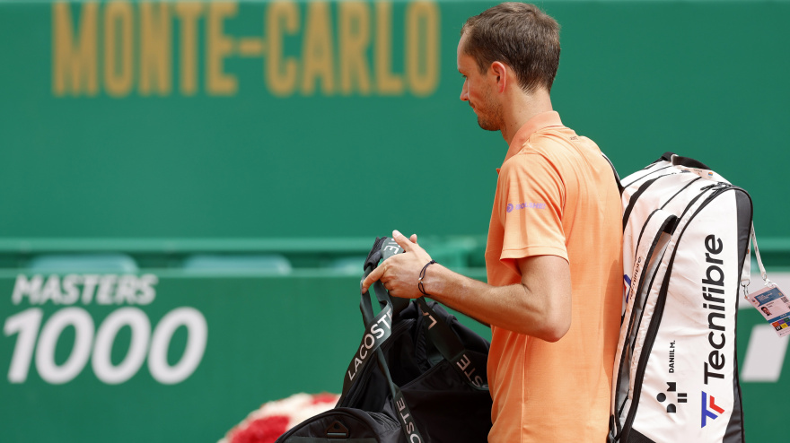 Medvedev realizó un partido lamentable ante Berrettini y perdió por 6-0 y 6-0.