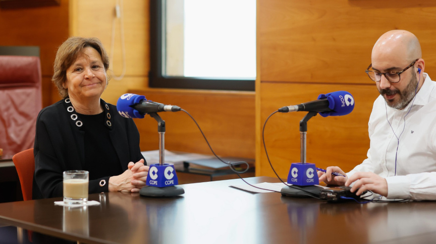 La alcaldesa de Gijón, Carmen Moriyón, en una entrevista en COPE