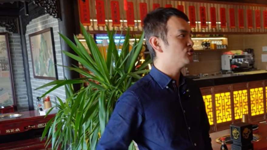 Luis, dueño de un buffet libre en declaraciones al youtuber Adrián G. Martin