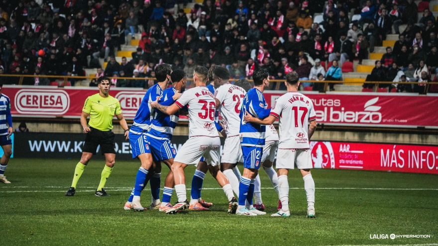 Partido de la primera vuelta entre la Cultural Leonesa y el Granada (0-1)